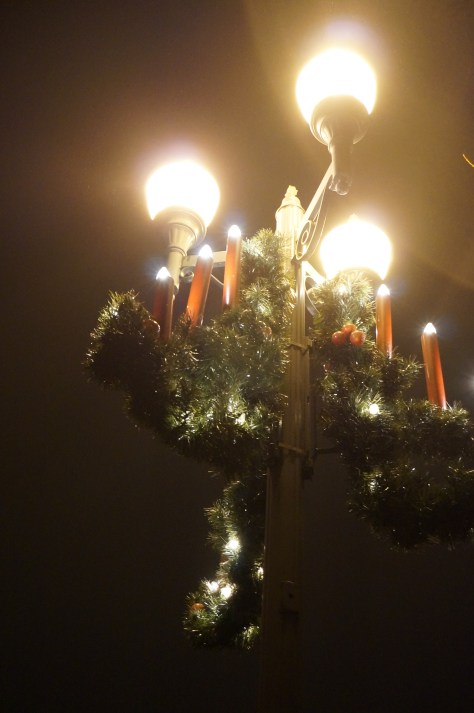 Like this lamppost...symbolism and stuff!